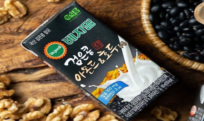 Sữa đậu nành vị hạt hạnh nhân óc chó Vegemil