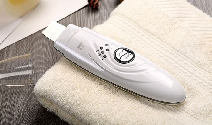 Máy tẩy tế bào chết và nâng cơ mặt Lifetrons UI-400