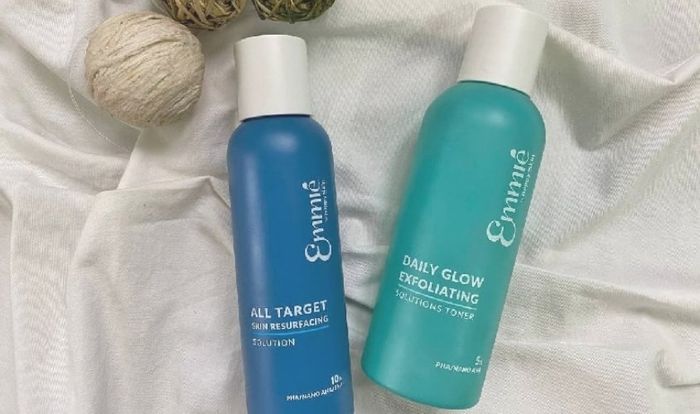 Dung dịch tẩy da chết và cân bằng da mặt Emmié Daily Glow Exfoliating 5% PHA/NANO AHA 230 ml