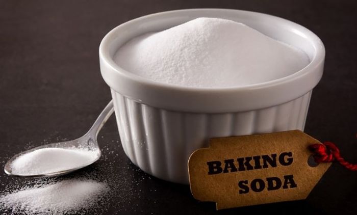 Bột baking soda loại bỏ mảng bám, mang lại hàm răng sáng hơn