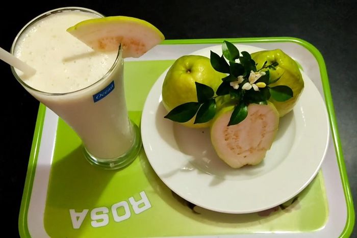 Hướng dẫn làm sinh tố ổi thơm ngon cho bé