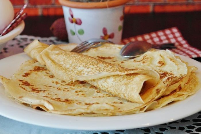 Bánh crepe bơ sữa thơm ngon từ sữa công thức (ảnh: Canva)