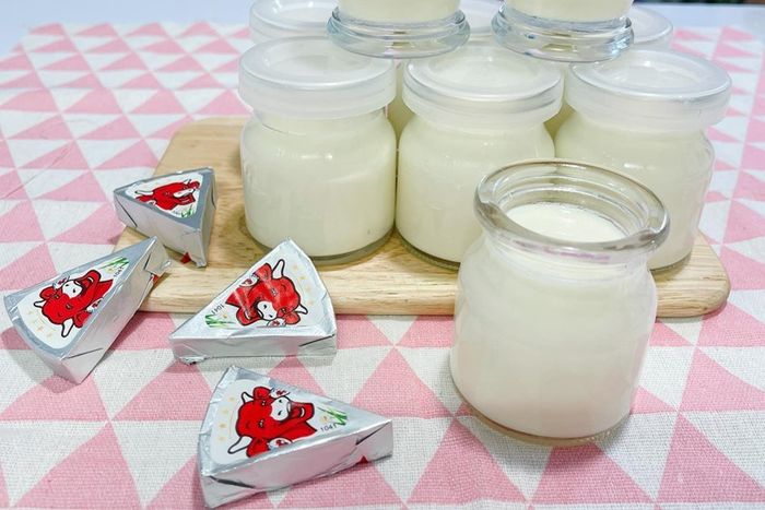 Cách làm món ăn dặm từ sữa chua trong bữa phụ cho bé 2 tuổi