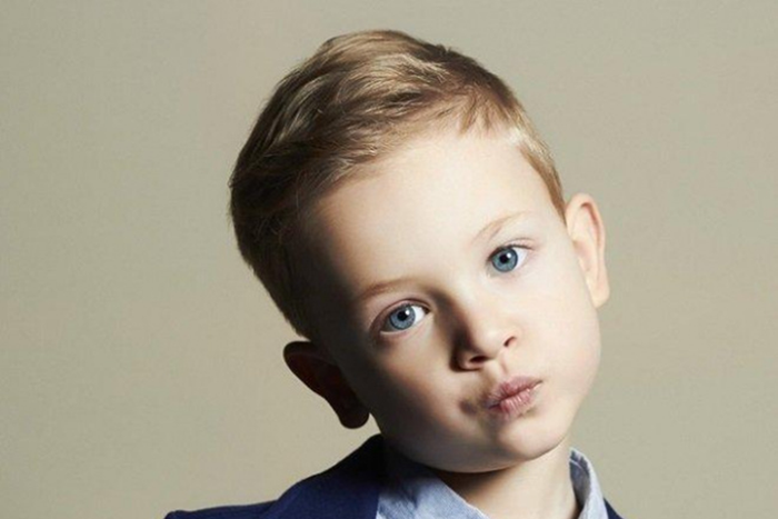 Kiểu tóc cho bé trai mặt vuông được nhiều mẹ bỉm lựa chọn nhất