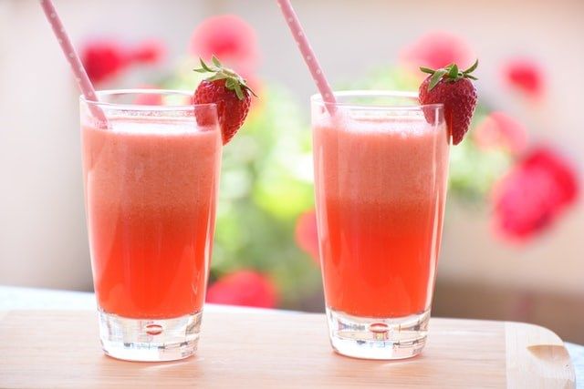 Nước trái cây có hương vị chứa các thành phần không cần thiết cho sự phát triển của trẻ. (Nguồn: Unsplash, tác giả: Boba Jaglicic)