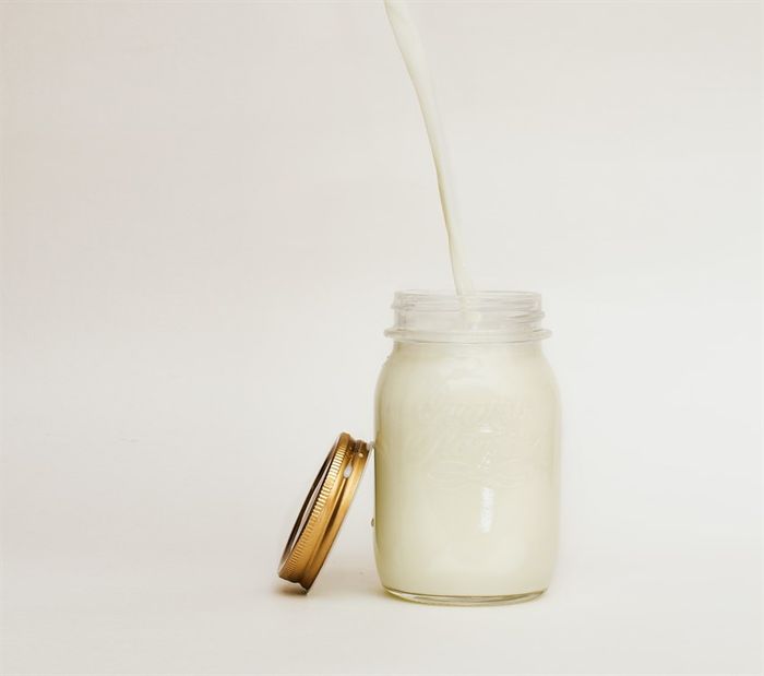 Sữa không lactose phù hợp cho trẻ không tiêu hóa được đường lactose. (Nguồn: Unsplash, tác giả: Nikolai Cherniche)