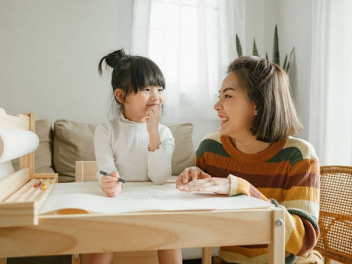 Làm tấm gương cho bé học theo. Nguồn: Getty Images.