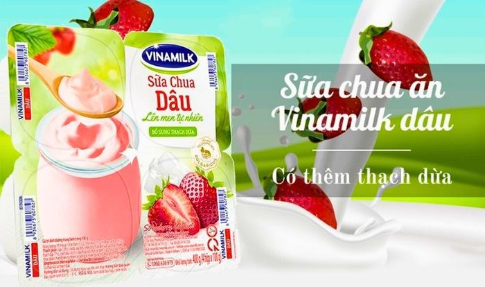 Hộp sữa chua trái cây Vinamilk vị dâu 100g (dành cho trẻ từ 1 tuổi) - Lốc 4 hộp