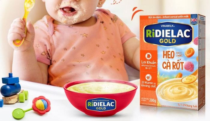 Bột ăn dặm Vinamilk RiDielac Gold heo, cà rốt hộp 200g (7 - 24 tháng)