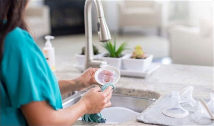 Lau sạch và để máy khô tự nhiên