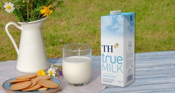 Sữa tươi tiệt trùng TH true MILK không đường 1 lít (từ 1 tuổi)