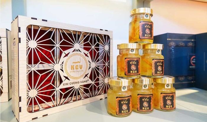 Nước tổ yến đông trùng hạ thảo Kim Cương Vàng