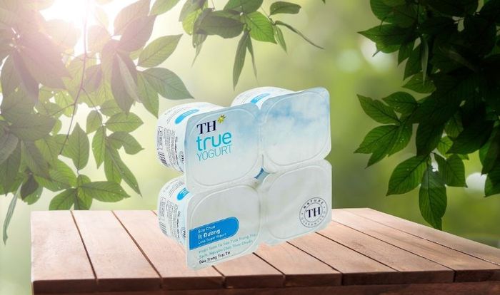 Lốc 4 hộp sữa chua ít đường TH true YOGURT 100g