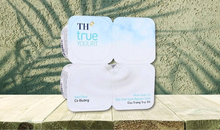 Hộp sữa chua có đường TH true YOGURT 100g (dành cho trẻ từ 1 tuổi) - Lốc 4 hộp