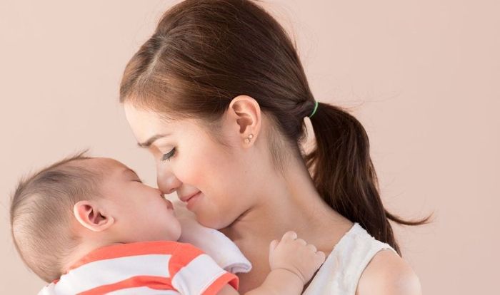 Đem lại lợi ích cho sự phát triển hệ thần kinh của bé thông qua việc tiêu thụ sữa mẹ