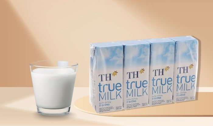 Hộp 4 lọ sữa tươi tiệt trùng TH true MILK ít đường 180 ml