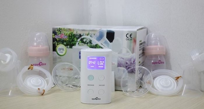 Máy hút sữa điện đôi Spectra 9PLUS được làm từ nhựa cao cấp, bền bỉ, không chứa chất độc hại BPA