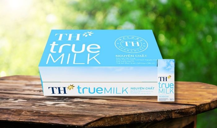 Thùng 48 hộp sữa tươi tiệt trùng TH true MILK không đường 180 ml (dành cho trẻ từ 1 tuổi)