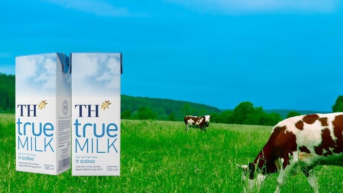 Lốc 4 hộp sữa tươi TH true MILK ít đường 180 ml