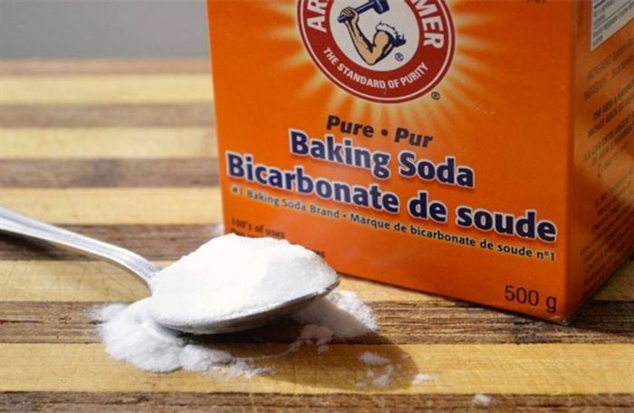 Sử dụng Baking Soda để làm mờ các vết xước trên mắt kính