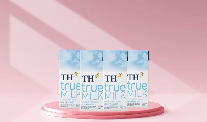 Lốc 4 hộp sữa tươi tiệt trùng TH true MILK không đường 180 ml (dành cho trẻ từ 1 tuổi)