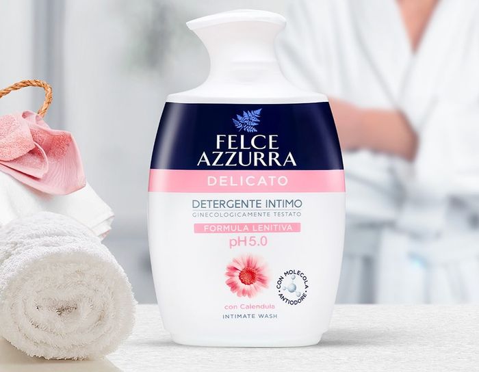 Dung dịch vệ sinh phụ nữ Felce Azzurra nước hoa dưỡng da 250ml