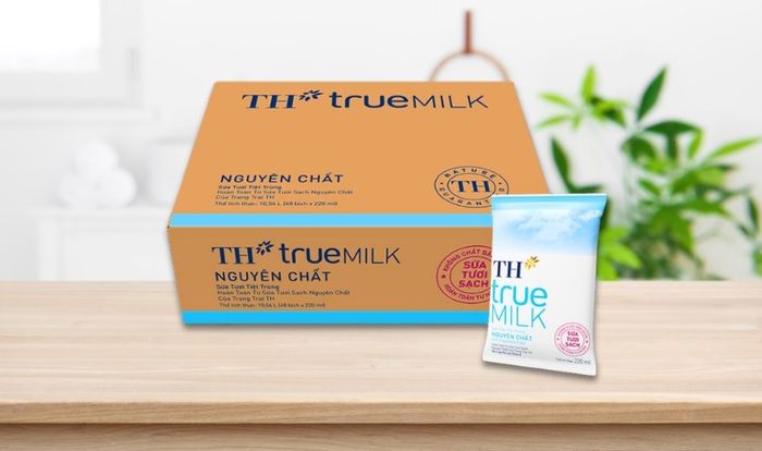 Thùng 48 bịch sữa tươi tiệt trùng TH true MILK không đường 220 ml (dành cho trẻ từ 1 tuổi)