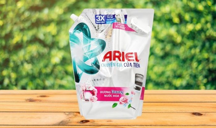 Dung dịch giặt Ariel với hương nước hoa Downy - Bao 3.1 lít