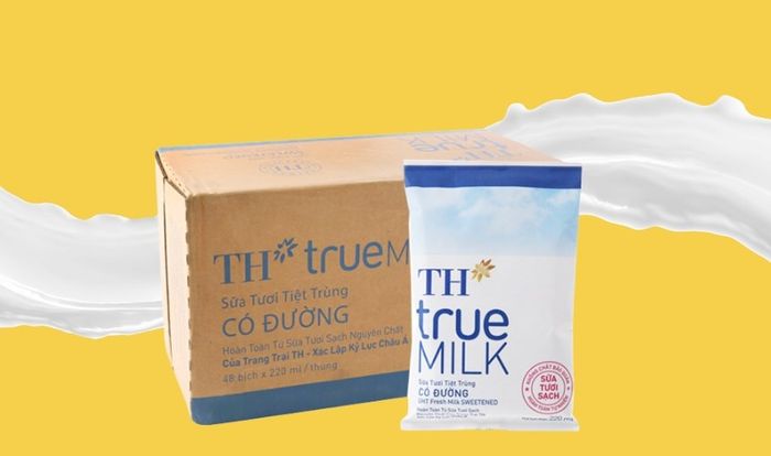 Thùng 48 bịch sữa tươi tiệt trùng TH true MILK có đường 220 ml