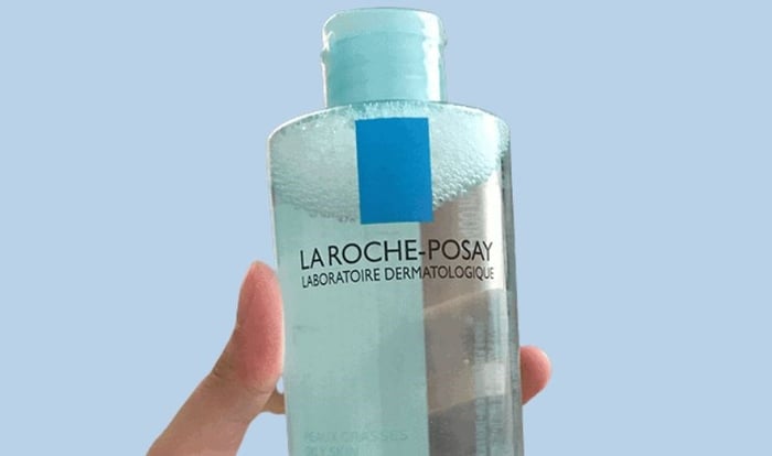 Nước tẩy trang La Roche-Posay chính hãng sẽ có bọt nhỏ thay vì bọt lớn như hàng giả