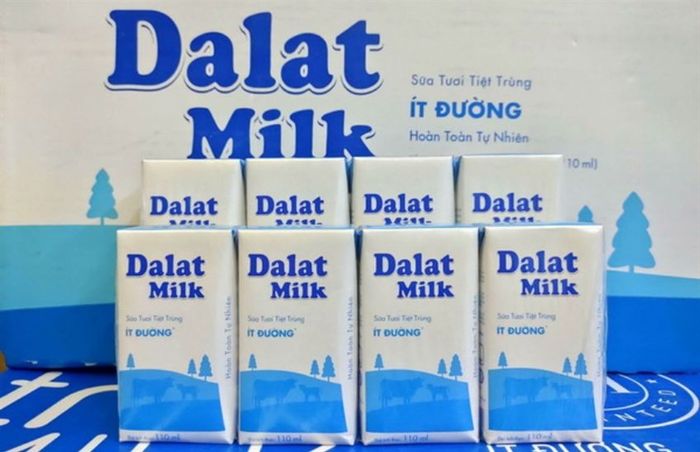 Bộ 4 hộp sữa tươi tiệt trùng Dalat Milk ít đường 180 ml