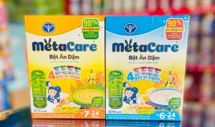 Sản phẩm bột ăn dặm MetaCare với 4 vị mặn, đóng gói trong hộp 200g, phù hợp cho trẻ từ 7 đến 24 tháng tuổi.