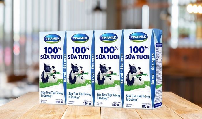 Gói 4 hộp sữa tươi tiệt trùng Vinamilk ít đường 180 ml (phù hợp từ 1 tuổi trở lên)