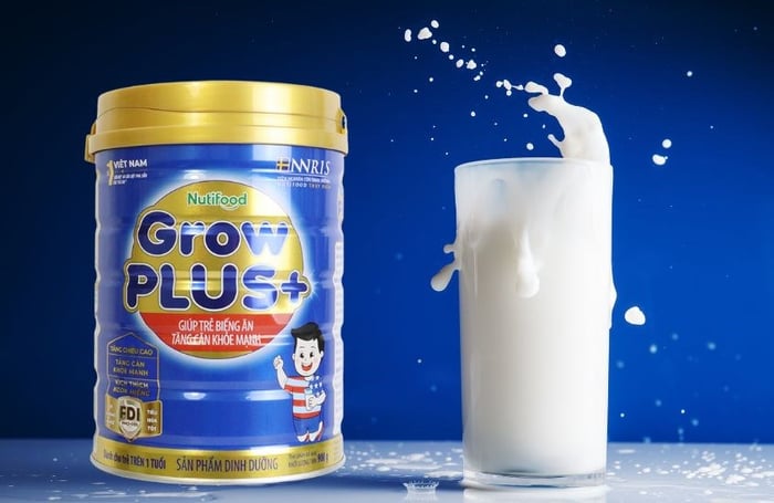 Sữa bột Nutifood GrowPLUS+ màu xanh