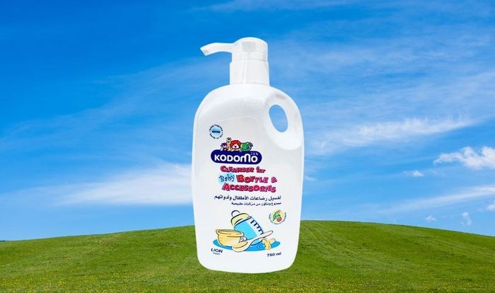 Dung dịch vệ sinh đồ dùng Kodomo chai 750 ml không mùi