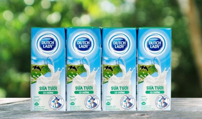 Lốc 4 hộp sữa tươi tiệt trùng Dutch Lady có đường 180 ml (từ 1 tuổi)