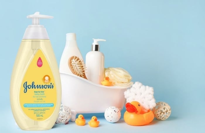 Tắm gội cho bé Johnson's Baby 500 ml kết hợp cả 2 chức năng tắm gội, tiện lợi cho mẹ