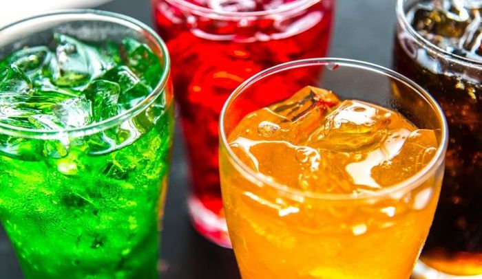 Không nên cho trẻ sử dụng nước ngọt