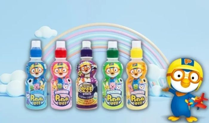 Nước ép trái cây Pororo đóng chai mang đa dạng về loại và mẫu mã.