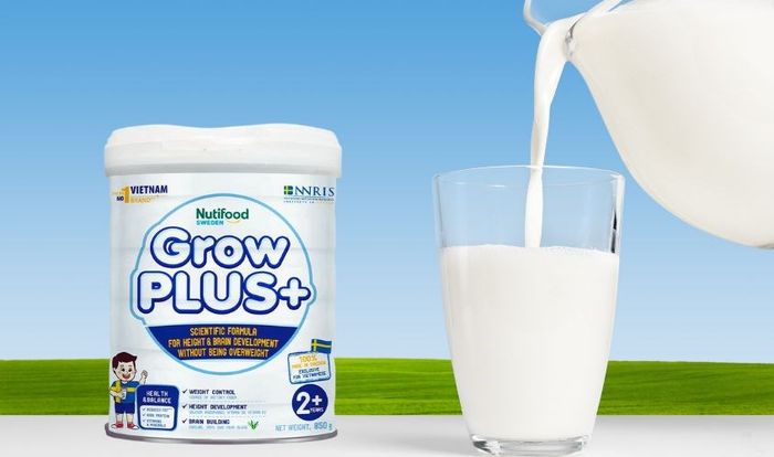 Sản phẩm sữa bột Nutifood GrowPLUS+ trắng với hương vani, đóng gói 850g (dành cho trẻ từ 2 tuổi)