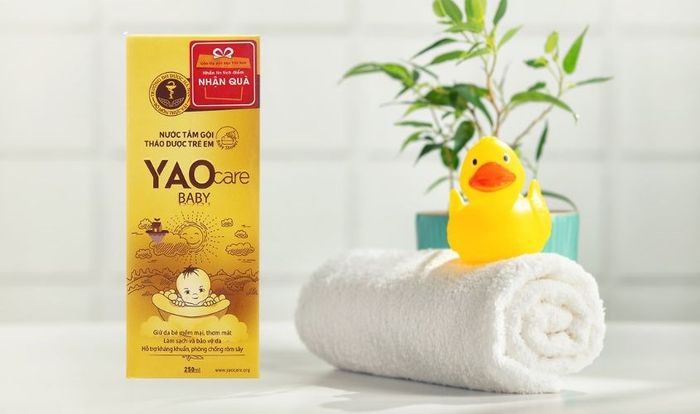 Dung dịch tắm gội cho bé DK Pharma Yaocare Baby chiết xuất từ thảo dược 250 ml