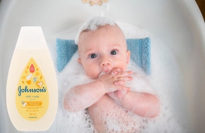 Sữa tắm Johnson's Baby sữa và yến mạch 200 ml giúp bảo vệ làn da bé khỏi các tác nhân gây hại