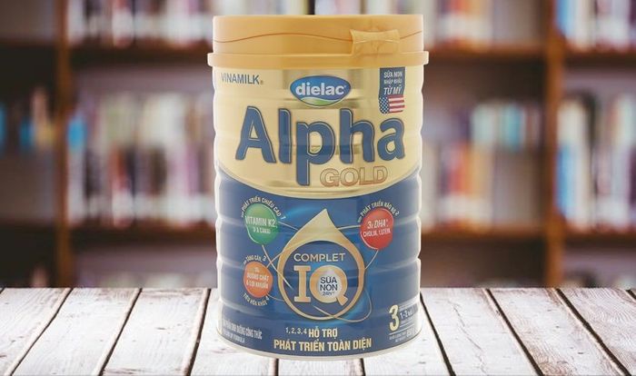 Sữa bột Dielac Alpha Gold IQ số 3 dung tích 900g (dành cho trẻ từ 12 - 24 tháng tuổi)