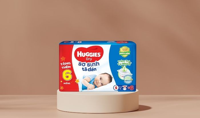 Tã dán Huggies Dry size S 54 + 6 miếng (4 - 8 kg)