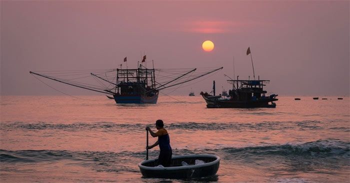 Tập thơ Đoàn thuyền đánh cá