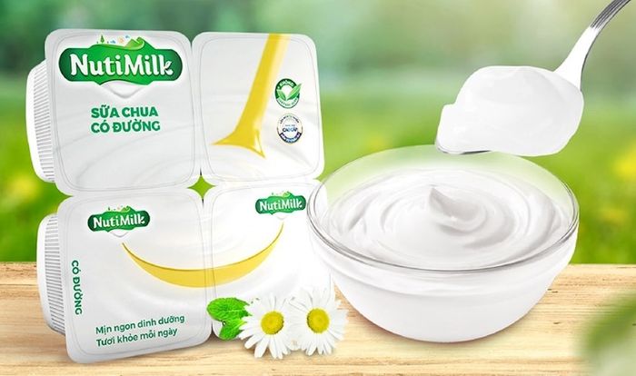 Lốc 4 hộp sữa chua đường Nutimilk 100g (dành cho bé từ 1 tuổi trở lên)