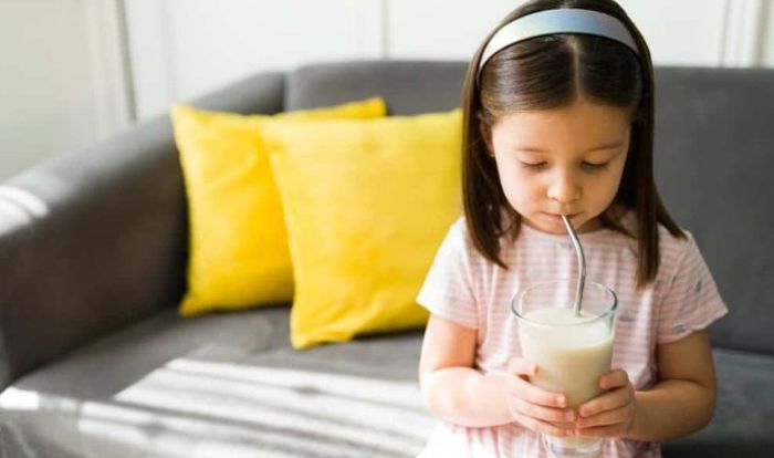 Không tiêu hóa được lactose khiến trẻ cảm thấy đau bụng