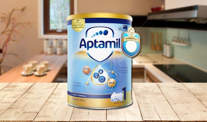 Sữa bột Aptamil Infant Formula vị nhạt thanh số 1 900g (0 - 12 tháng)