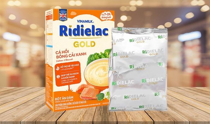 Bột ăn dặm Vinamilk RiDielac Gold heo, cà rốt hộp 200g (7 - 24 tháng)