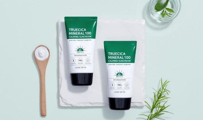 Kem chống nắng Some By Mi Truecica Mineral Calming SPF 50+ PA++++ dung tích 50 ml giúp làm dịu và làm sáng da